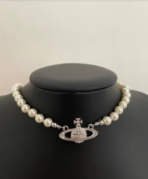 Vivienne Westwood Mini Bas Relief pearl choker