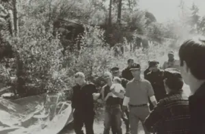 Surrender of Randy Weaver.jpg