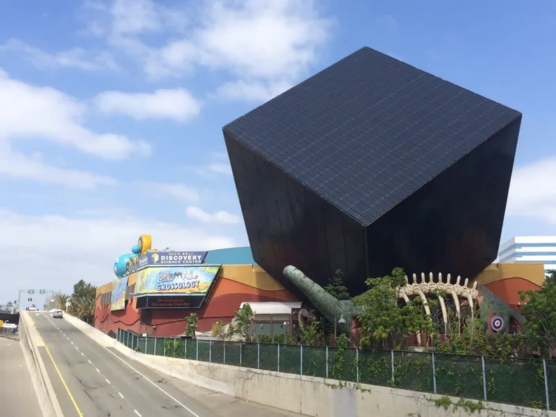 File:Discovery Science Center Cube.jpg